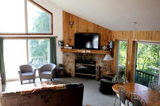 Lakefront Vacation Rental with a Deck and Hot Tub near Wisconsin Dells - 9