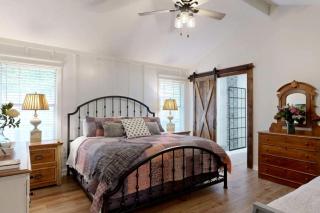 Charming Remodeled Home with Modern Comforts Near TAMU & Downtown in Bryan, Texas - 6