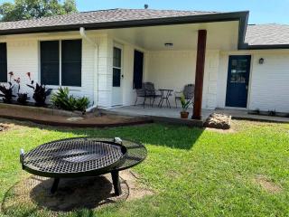 Charming Remodeled Home with Modern Comforts Near TAMU & Downtown in Bryan, Texas - Bryan - 5