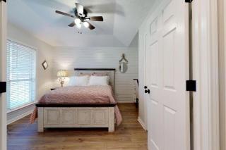 Charming Remodeled Home with Modern Comforts Near TAMU & Downtown in Bryan, Texas - 4