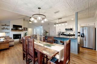 Charming Remodeled Home with Modern Comforts Near TAMU & Downtown in Bryan, Texas - 3