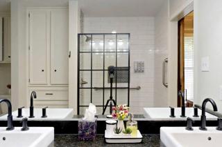 Charming Remodeled Home with Modern Comforts Near TAMU & Downtown in Bryan, Texas - Bryan - 1