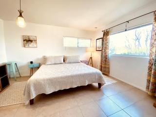 Beautiful Vacation Rental with Hot Tub Perfect for Glamping in Joshua Tree - 8