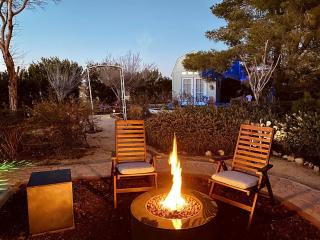 Beautiful Vacation Rental with Hot Tub Perfect for Glamping in Joshua Tree - 7