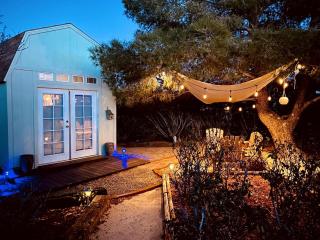 Beautiful Vacation Rental with Hot Tub Perfect for Glamping in Joshua Tree - 6