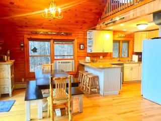 Spacious Log Cabin for a Family Getaway near the Zoar Outdoor Adventure Resort in Massachusetts - 8
