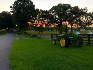 Stay in a Converted Horse Stall Suite with Private Bath, Breakfast & Farm Views Near Old Hickory Lake - 6