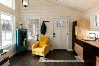 Incredible Cabin Surrounded by Trees and Hot-tub Provided in Anchorage, Alaska - 4