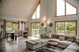 Incredible New York Cabin with a Spa and Movie Theater - 9
