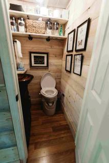 Remote and Off-Grid Tiny House Rental for Glamping in Alabama - 2