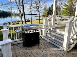 Gorgeous Cottage with Hot-tub and Games in Beaver Cove, Maine - 1