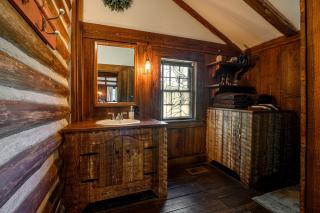 Perfect Couple's or Solo Getaway: 1840s Log Cabin, Claxton, GA - 3