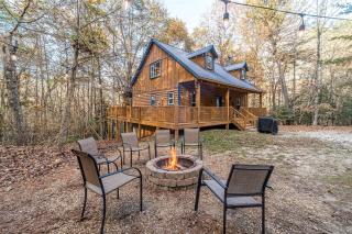 Secluded Cabin with Hot-tub and Fire Pit in Cleveland, Georgia - 0