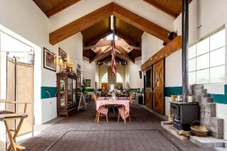 Charming Boutique Farm Stay Near Nashville – Cozy Horse Stall Suite - 8