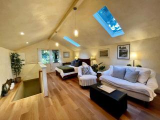 Dream Glamping Vacation for a Couple: Charming Cottage in the Woods with Mountain Views in Big Sur, California - 9
