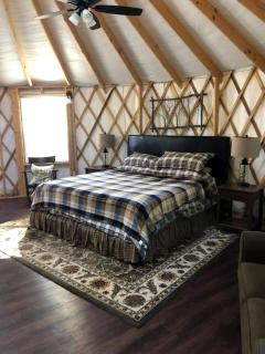 Intimate Yurt Rental Ideal for Romantic Glamping in Virginia - 5