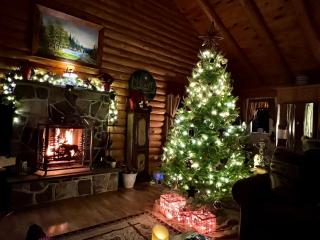 Romantic Nature Escape: Beautiful Log Cabin with Amazing Views and Hiking Trails Nearby in the White Mountains, New Hampshire - 3