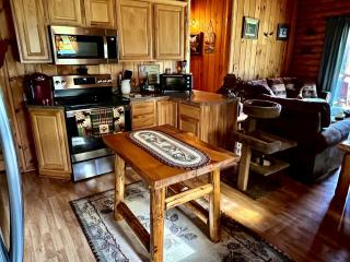 Romantic Nature Escape: Beautiful Log Cabin with Amazing Views and Hiking Trails Nearby in the White Mountains, New Hampshire - 2