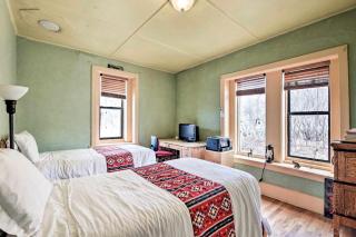 Adobe Cottage on Organic Farm Stay near Taos, New Mexico - 7