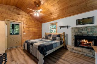 Charming Cabin with Spa and Mountain Views in Sevierville, Tennessee - 7