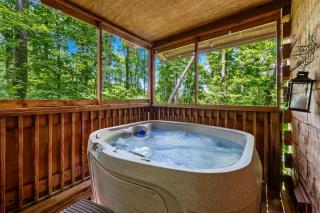 Charming Cabin with Spa and Mountain Views in Sevierville, Tennessee - 6