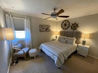 Waterfront Cabin with Private Dock, Jacuzzi and Deck in Kentucky - 5