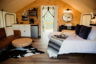 Gorgeous Safari Tent with Sauna Perfect for a Couple Retreat in Kentucky - 9