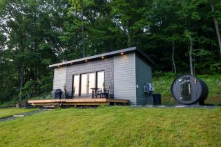 Luxurious Tiny House with Breathtaking Views and Sauna in Virginia - 0