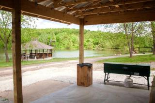 Vintage Camper Rental Ideal for Glamping in Missouri, MO - 3