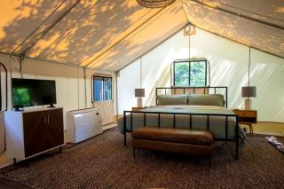 Stunning Tented Cabin with Fire Pit in Des Moines, Iowa - 8