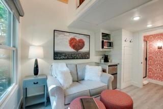 Picturesque Tiny Cabin Surrounded by Nature in Alabama - 8