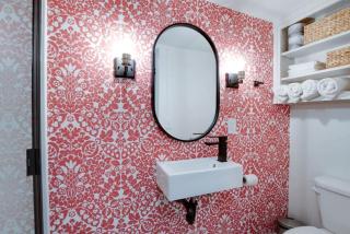 Picturesque Tiny Cabin Surrounded by Nature in Alabama - 5