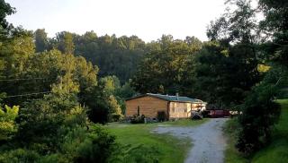 Gorgeous Family-Friendly Cabin with Fire Pit near Huntington, West Virginia - 0