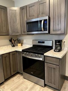 Modern Condominium with Pet-Friendly Drift Boat Parking near Madison River in Ennis, Montana - 2