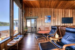 Breathtaking Beach House with Fireplace and Gorgeous Sights in Otis, Oregon - 9