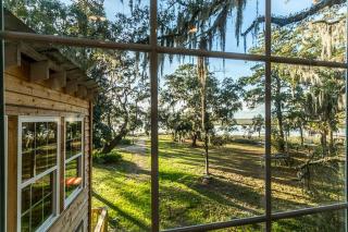 Gorgeous Riverfront Getaway Cabin with Private Dock on Saint Simons Island, Georgia - 4