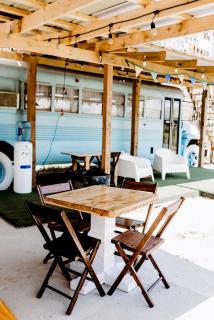Rustic Bus Accommodation Perfect for Glamping in Missouri - 2