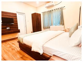 क्रिस्टल Crystal Palace पैलेस Bettiah बेतिया Full AC Room - 0