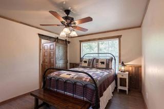 Two-Bedroom Cabin Rental with Fully Equipped Kitchen near Fredericksburg, Texas - 3
