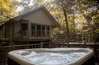 Rustic Cozy Cabin with Hot-tub in Carbondale, Illinois - 0