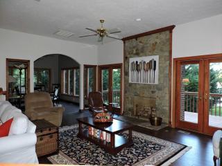 Unique Lakeside Getaway with a Fire Pit on Lake Anna, Virginia - 8