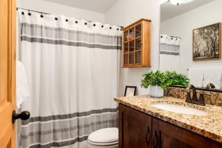 Stunning Cabin Rental for Glamping Escapes Between Bryce Canyon and Zion National Park - 1