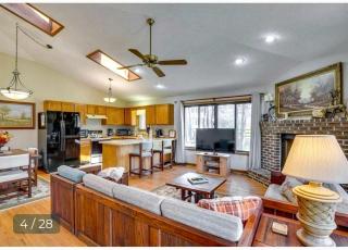 Charming Cabin on Golf Course with Fireplace & Resort Perks in Hedgesville, West Virginia - 7