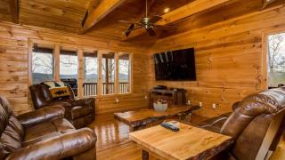 Beautifully Furnished Log Cabin with a Hot Tub near Blue Ridge, Georgia - 9
