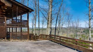 Beautifully Furnished Log Cabin with a Hot Tub near Blue Ridge, Georgia - 5