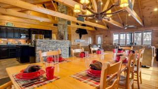 Beautifully Furnished Log Cabin with a Hot Tub near Blue Ridge, Georgia - 2