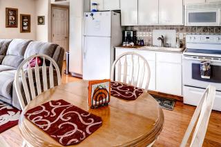 Joyful Cottage Rental for Couples with Poolside Cabana near San Antonio, TX - 8