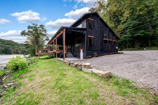 Family Fun by the River: Unmatched Cabin Experience in Pennsylvania - 5
