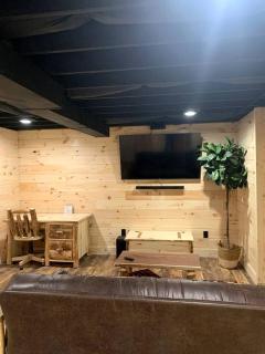 Charming Cabin with Hot-tub and Stunning Views in Campbellsville, Kentucky - 8