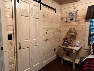 Incredible Cabin with Fireplace and Hot-tub in Campbellsville, Kentucky - 4